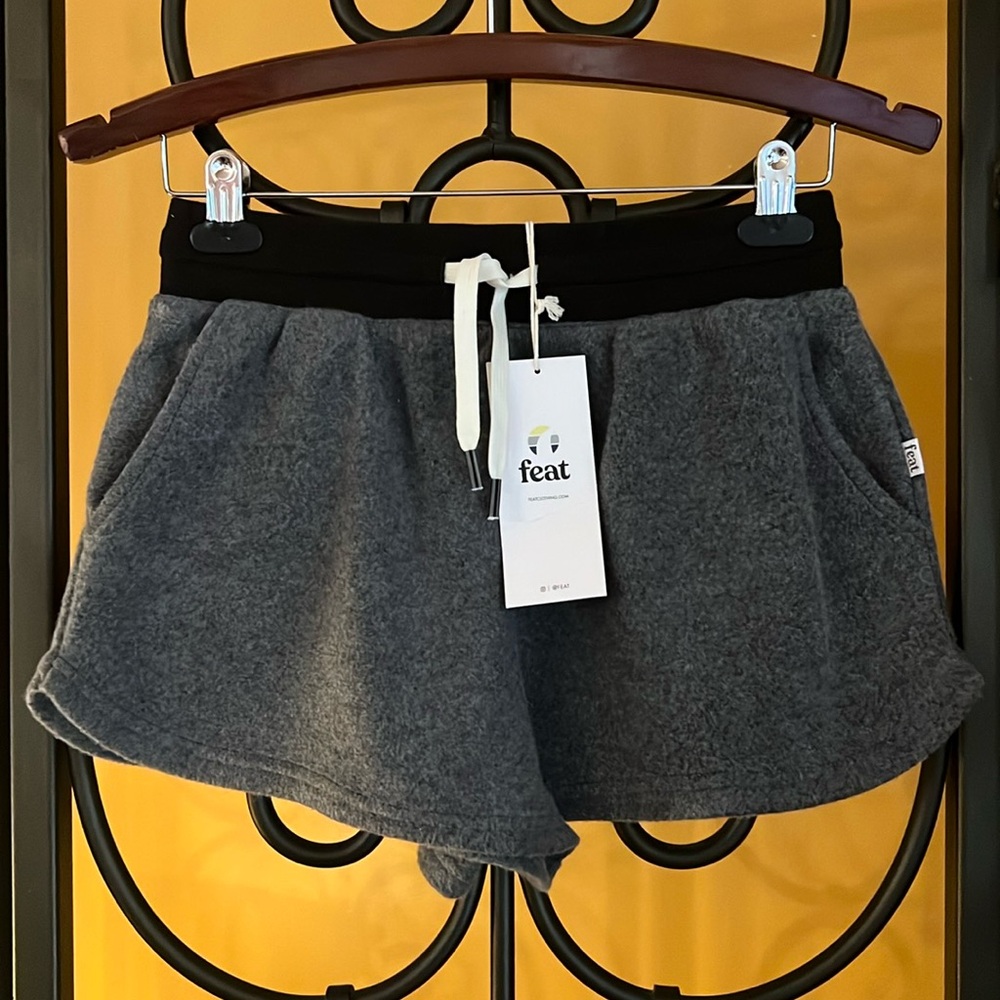 FEAT Blanket Blend Short